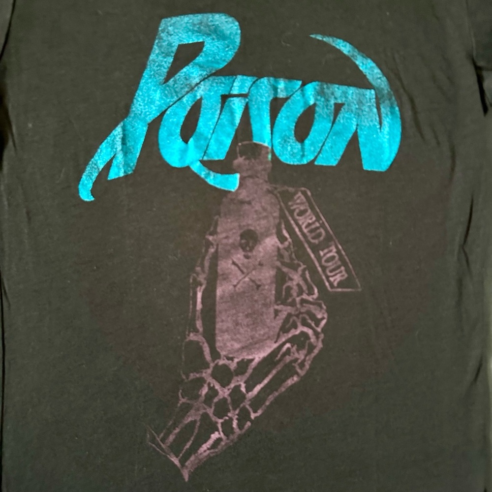 Junk Food Poison World Tour Graphic Band Tee Foil Logo Y2K Urban Outfitters - Picture 2 of 5